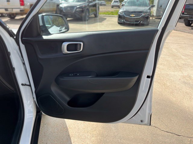 Used 2026 Hyundai Venue SE FWD image 19