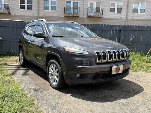 Used 2015 Jeep Cherokee Latitude w/ Cold Weather Group FWD image 5