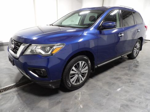 Used 2018 Nissan Pathfinder SV w/ Cargo Package image 3