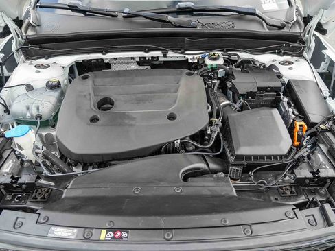 Used 2023 Volvo XC40 B5 Plus AWD/4WD image 29