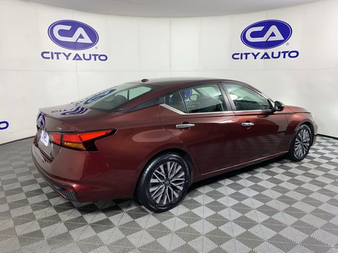 Used 2023 Nissan Altima 2.5 SV FWD image 3
