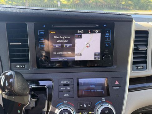 Used 2017 Toyota Sienna XLE w/ XLE Navigation Package FWD image 19