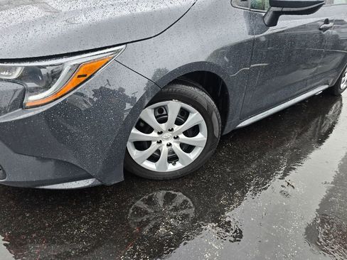 Used 2023 Toyota Corolla LE FWD image 2