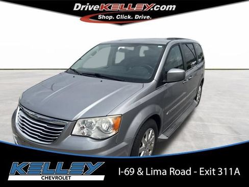 Used 2014 Chrysler Town & Country Touring FWD image 1