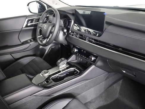 New 2026 Mitsubishi Outlander AWD image 30