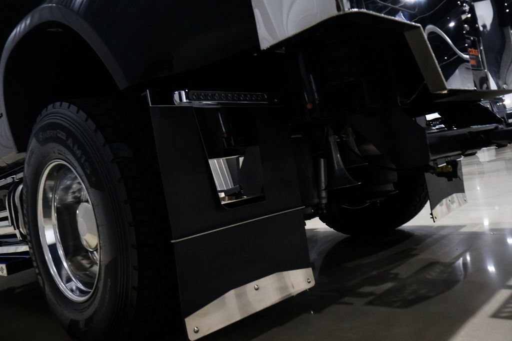 Used 2015 Ford F650 2WD Crew Cab Super Duty image 98
