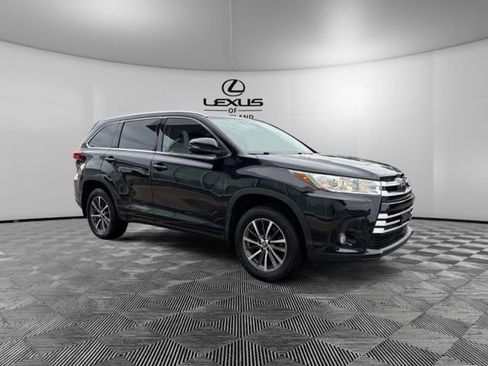 Used 2018 Toyota Highlander XLE AWD/4WD image 2