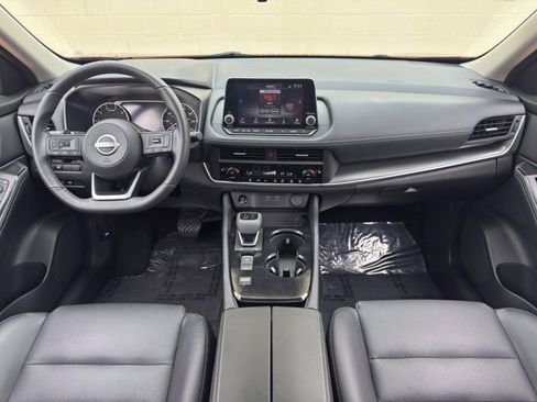 Used 2024 Nissan Rogue SV w/ SV Premium Package FWD image 12
