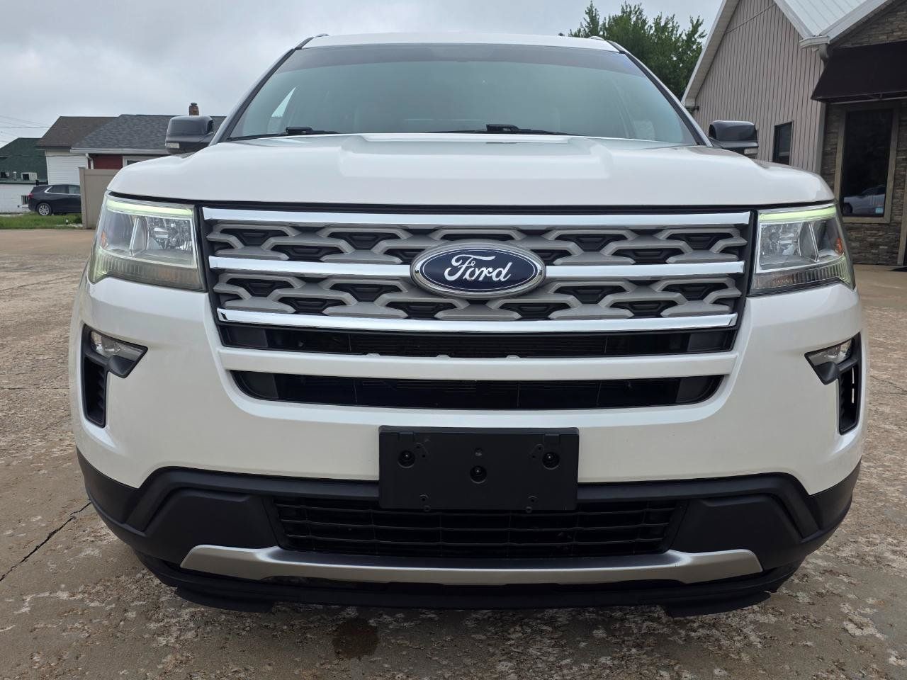 Used 2018 Ford Explorer XLT w/ Equipment Group 201A FWD image 25