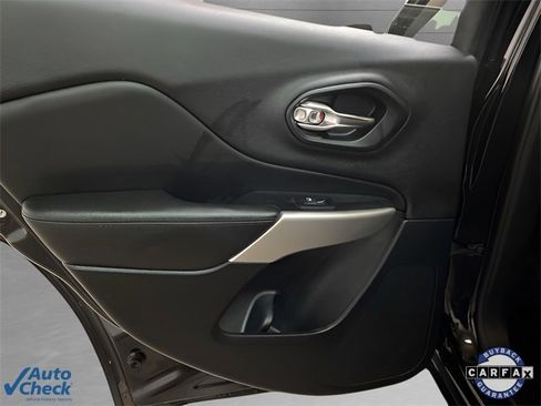 Used 2017 Jeep Cherokee Overland w/ Technology Group image 63