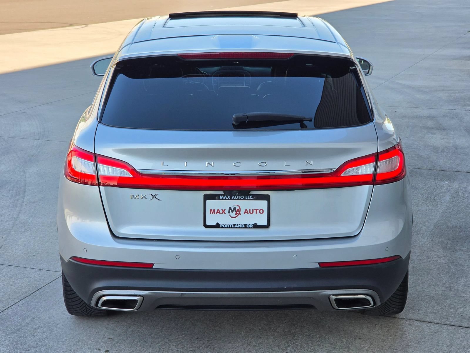 Used 2016 Lincoln MKX Reserve w/ Technology Package FWD image 8