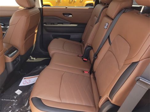 New 2025 Nissan Pathfinder Platinum w/ Cargo Package image 5