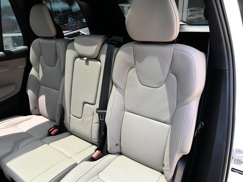 Used 2025 Volvo XC90 T8 Ultra w/ Protection Package Premier AWD/4WD image 39