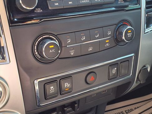 Used 2021 Nissan Titan SV AWD/4WD image 7