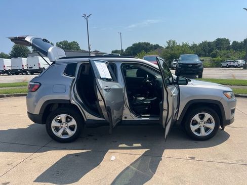 Used 2019 Jeep Compass Latitude AWD/4WD image 33