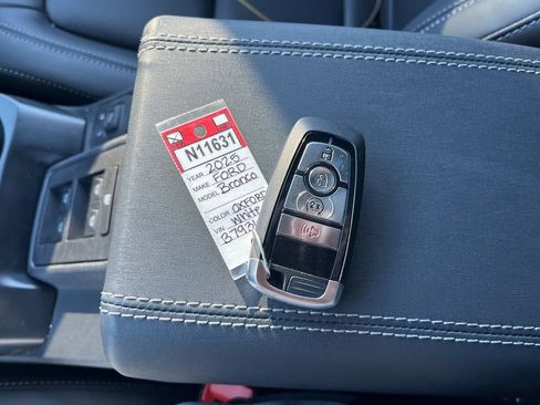 New 2025 Ford Bronco Outer Banks w/ Black Appearance Package image 19