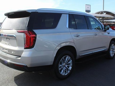 Used 2023 GMC Yukon SLT w/ SLT Luxury Package image 3