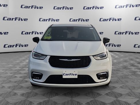 Used 2024 Chrysler Pacifica Touring-L image 9