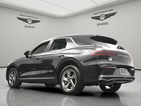 Used 2026 Genesis GV70 2.5T Select image 12