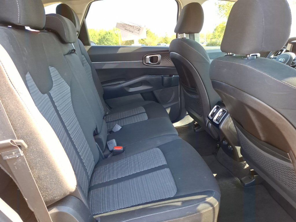 Used 2021 Kia Sorento LX FWD image 31