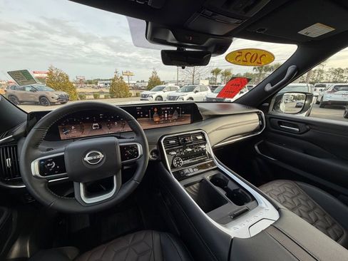 Certified 2025 Nissan Armada Platinum image 21