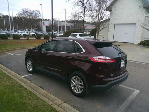 Used 2022 Ford Edge SEL w/ Convenience Package image 9