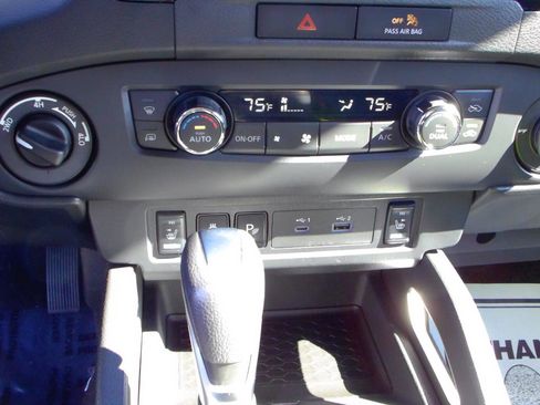 Used 2023 Nissan Frontier SV w/ Technology Package image 22