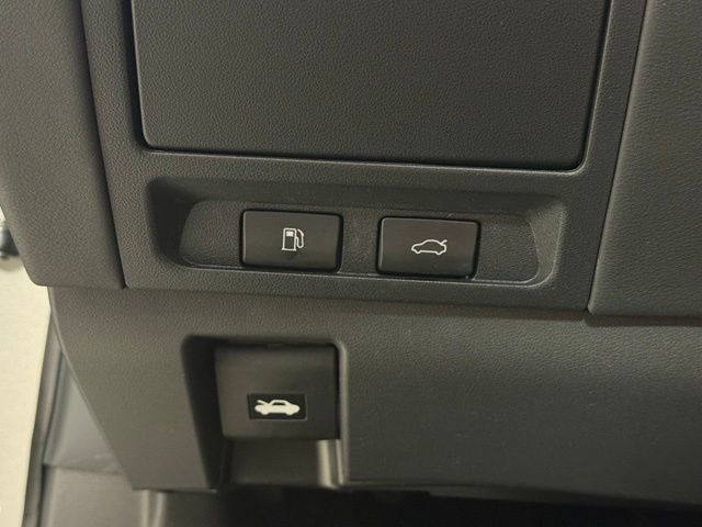 Used 2022 Lexus LS 500 w/ Accessory Package (Z2) RWD image 28