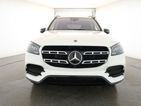 Used 2023 Mercedes-Benz GLS 580 4MATIC image 2