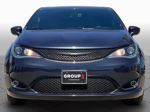 Used 2020 Chrysler Pacifica Touring w/ S Appearance Package FWD image 3