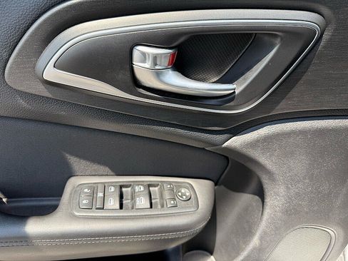 Used 2016 Chrysler 200 Limited FWD image 31