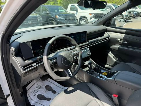 Used 2025 Hyundai Santa Cruz SEL FWD image 3