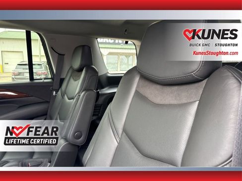 Used 2020 Cadillac Escalade Premium Luxury image 36