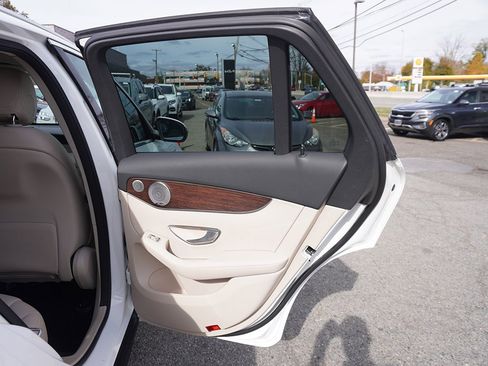 Used 2021 Mercedes-Benz GLC 300 4MATIC image 26