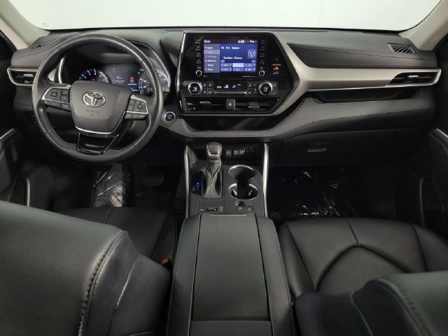 Used 2021 Toyota Highlander XLE FWD image 27