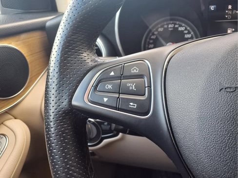 Used 2019 Mercedes-Benz GLC 300 4MATIC image 24