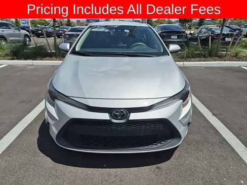 Used 2022 Toyota Corolla LE FWD image 2