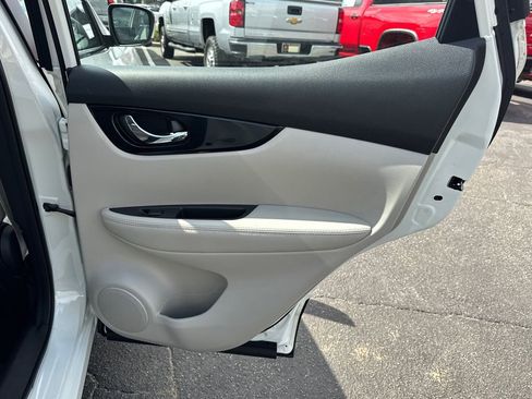 Used 2022 Nissan Rogue Sport SL image 17