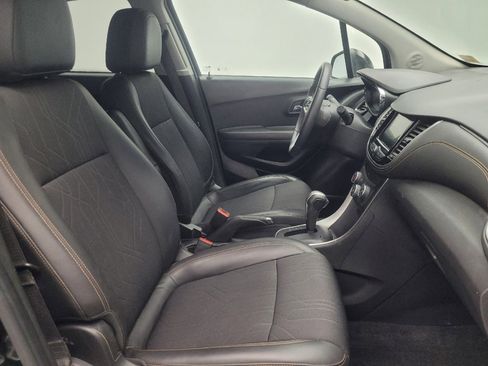 Used 2020 Chevrolet Trax LT w/ Driver Confidence Package image 21