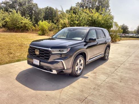 Used 2025 Honda Pilot EX-L image 2