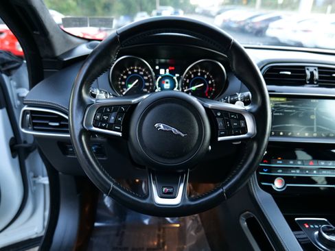 Used 2019 Jaguar F-PACE S image 18