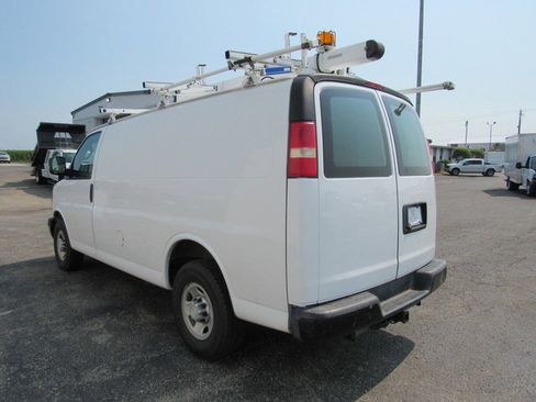 Used 2016 Chevrolet Express 2500 RWD image 5