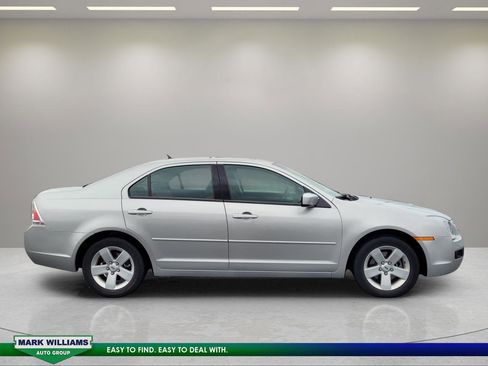 Used 2009 Ford Fusion SE FWD image 2