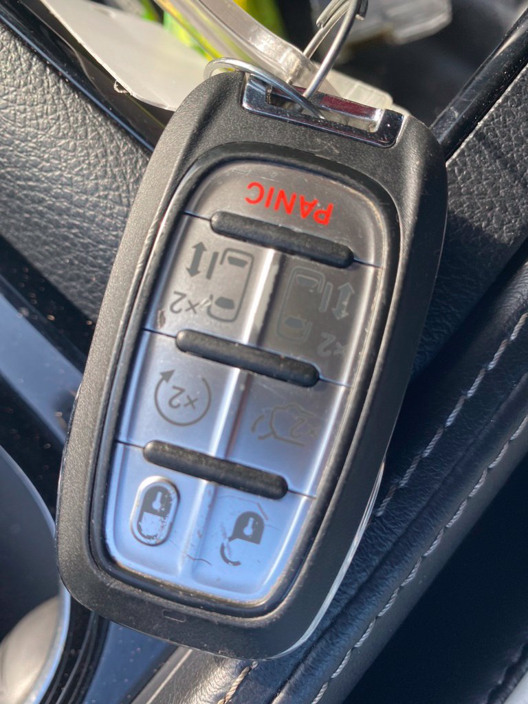Used 2025 Chrysler Pacifica Limited FWD image 46