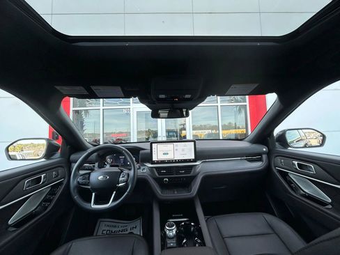 Used 2025 Ford Explorer Platinum w/ LUX Leather Package image 9