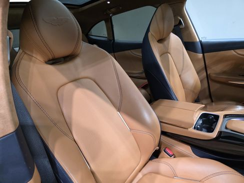 Used 2021 Aston Martin DBX image 26
