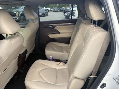 Used 2020 Toyota Highlander Limited FWD image 7