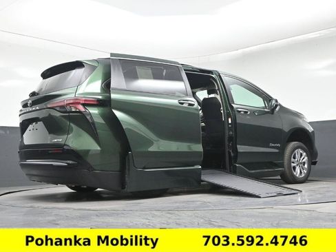 Used 2026 Toyota Sienna Limited FWD image 11