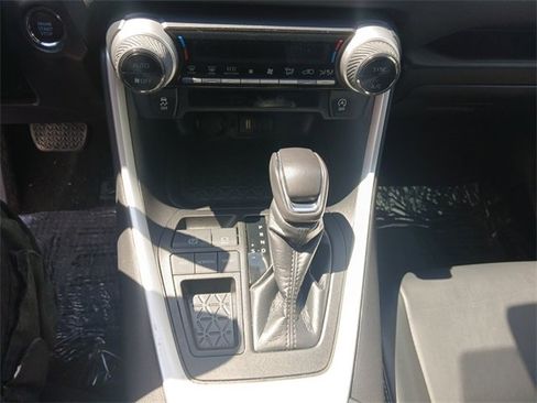 Used 2021 Toyota RAV4 XLE Premium image 22