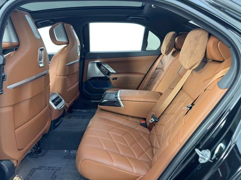 Used 2024 BMW i7 eDrive50 w/ M Sport Package image 51